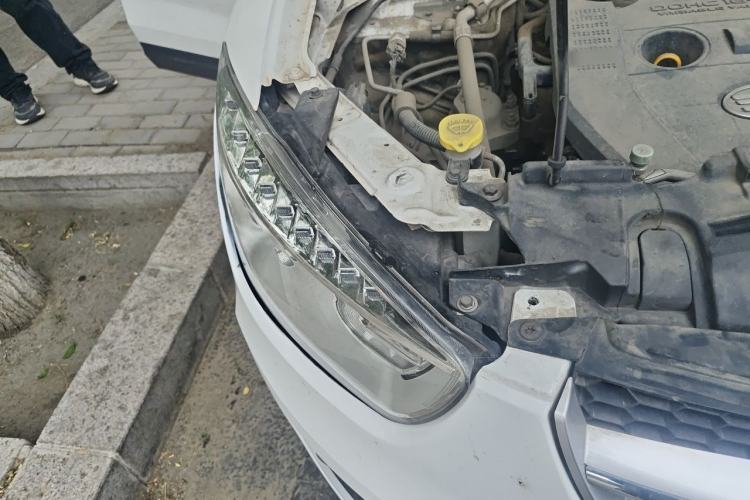 Used Bestune X80 2013 2.0L automatic comfort version Right Front Headlight
