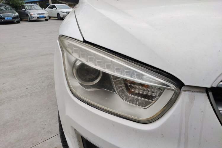 Used Bestune X80 2013 2.0L automatic comfort version Right Front Headlight