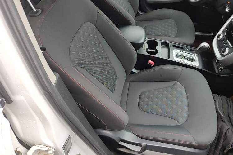 Used Bestune X80 2013 2.0L automatic comfort version Right Front Seat
