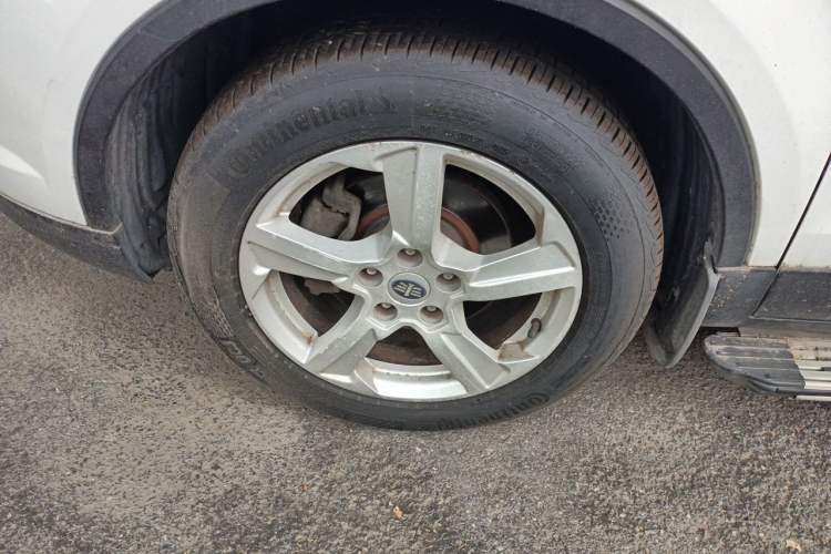 Used Bestune X80 2013 2.0L automatic luxury version Right Front Wheel Hub