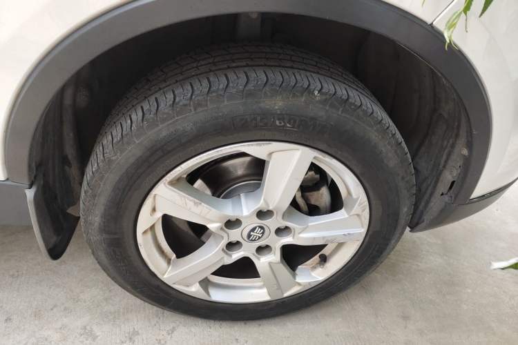 Used Bestune X80 2013 2.0L manual luxury version Right Front Wheel Hub