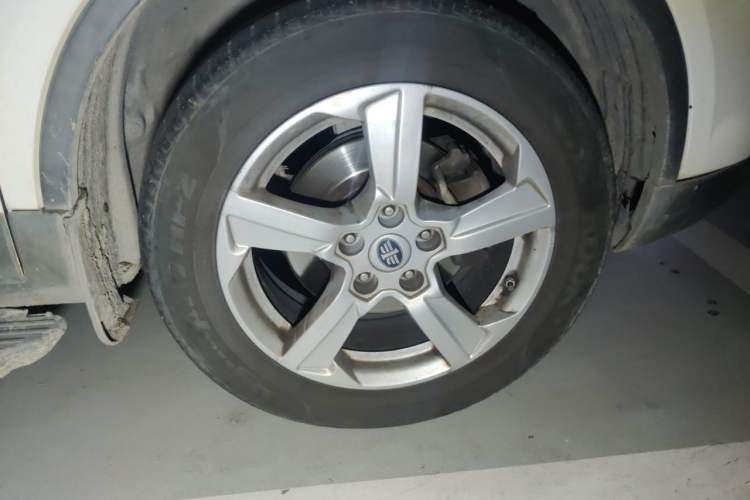 Used Bestune X80 2013 2.0L manual luxury version Right Front Wheel Hub
