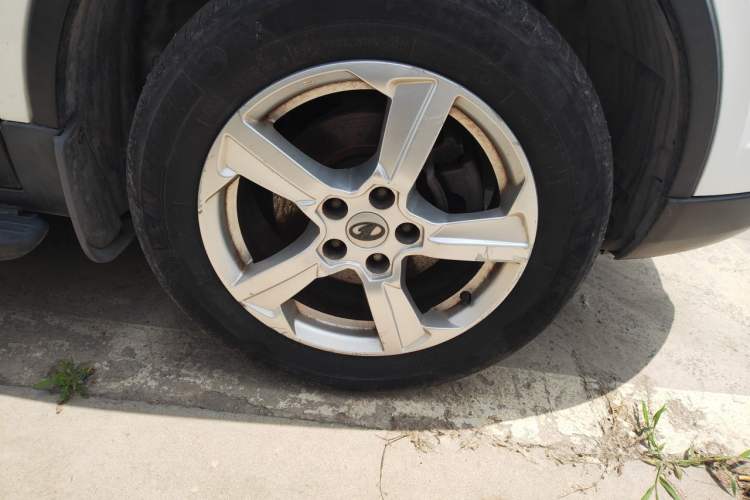 Used Bestune X80 2013 2.0L automatic comfort version Right Front Wheel Hub