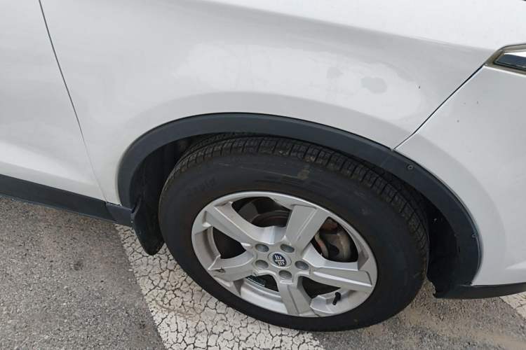 Used Bestune X80 2013 2.0L automatic comfort version Right Front Wheel Hub