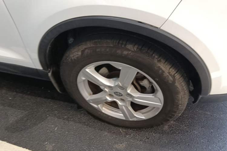 Used Bestune X80 2013 2.0L automatic comfort version Right Front Wheel Hub