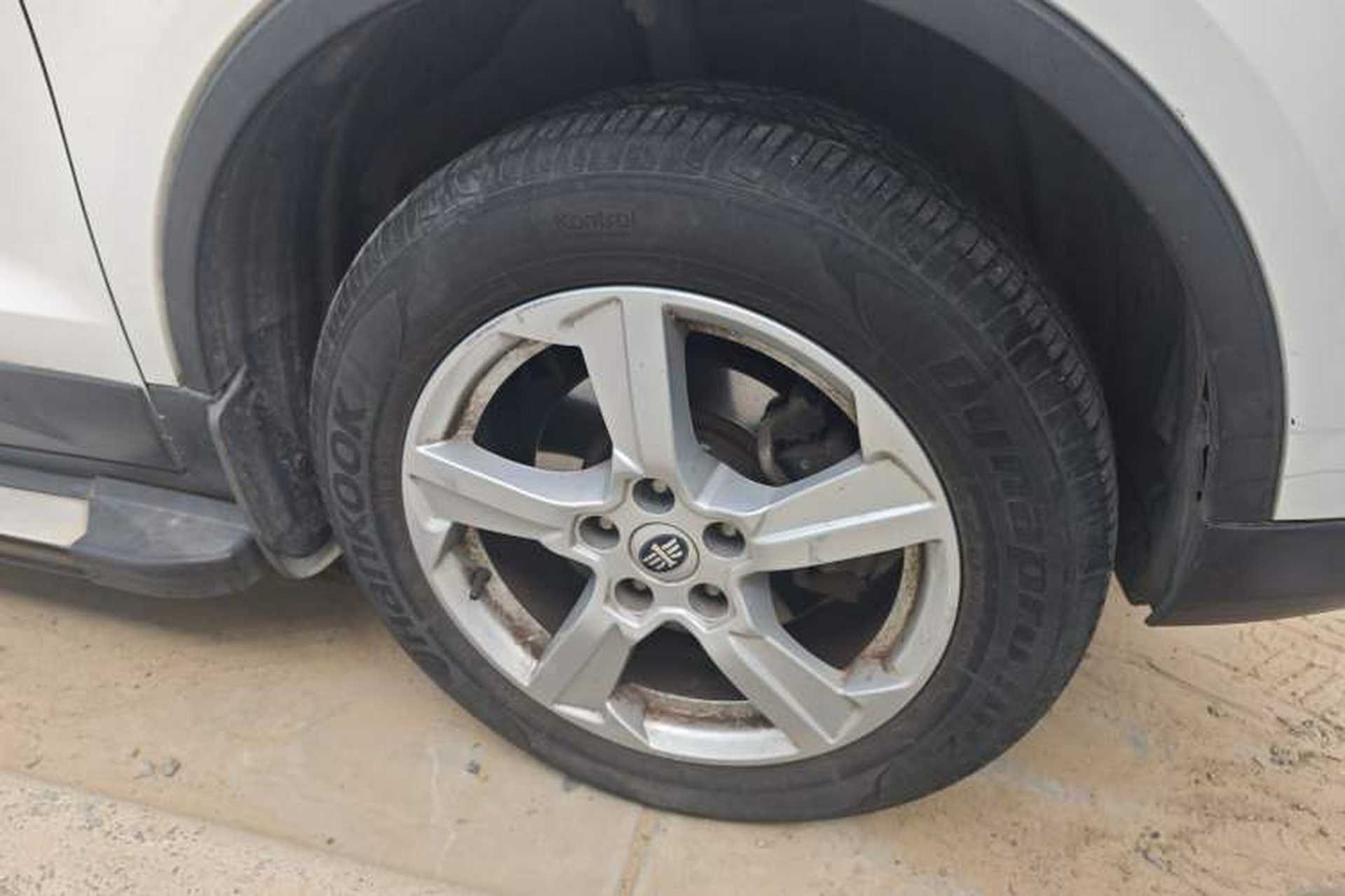 Used Bestune X80 2013 2.0L automatic comfort version Right Front Wheel Hub