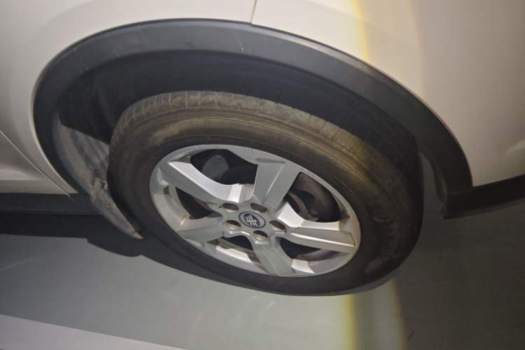 Used Bestune X80 2013 2.0L automatic comfort version Right Front Wheel Hub
