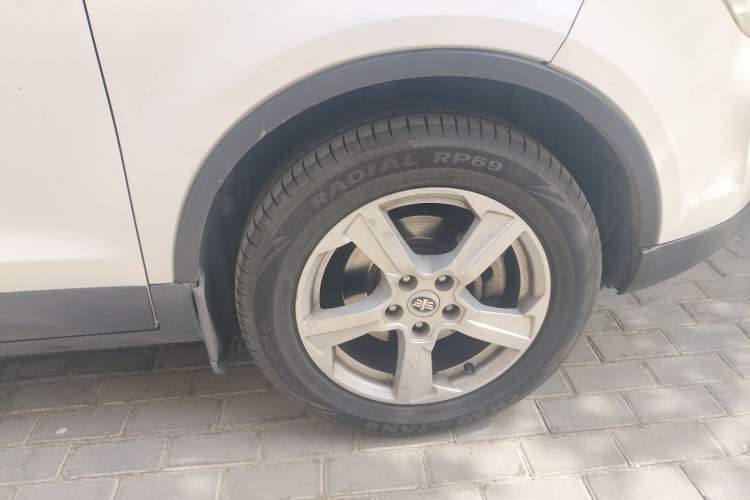 Used Bestune X80 2013 2.0L automatic luxury version Right Front Wheel Hub