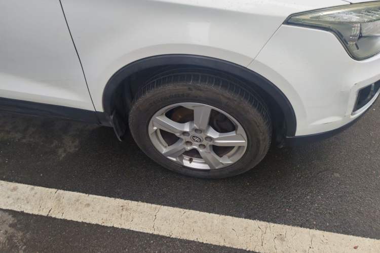 Used Bestune X80 2013 2.0L automatic comfort version Right Front Wheel Hub