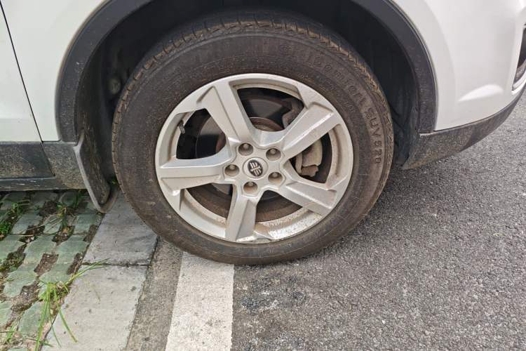 Used Bestune X80 2013 2.0L automatic luxury version Right Front Wheel Hub