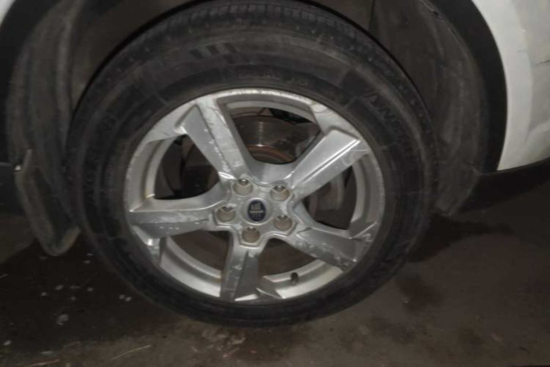 Used Bestune X80 2013 2.0L automatic luxury version Right Front Wheel Hub