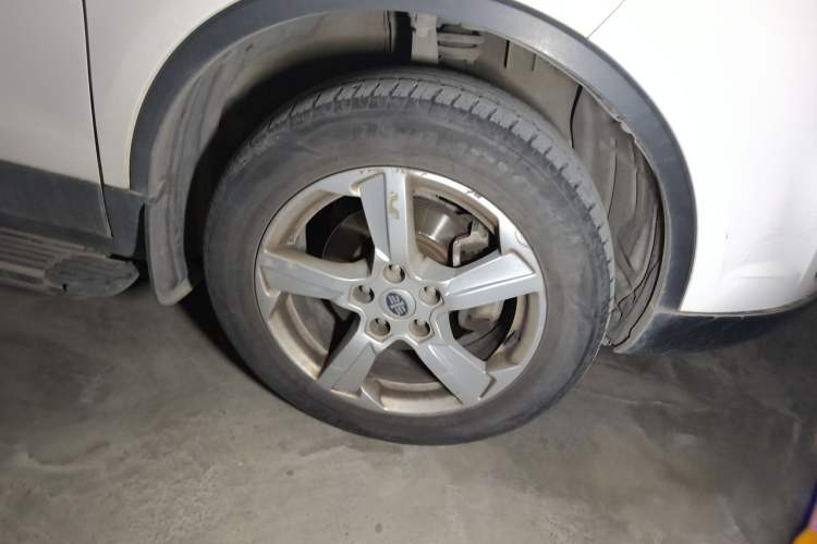 Used Bestune X80 2013 2.0L automatic luxury version Right Front Wheel Hub