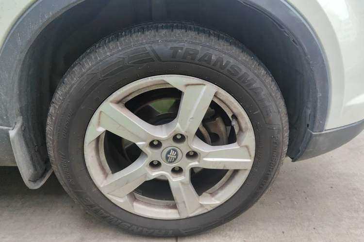 Used Bestune X80 2013 2.0L automatic luxury version Right Front Wheel Hub