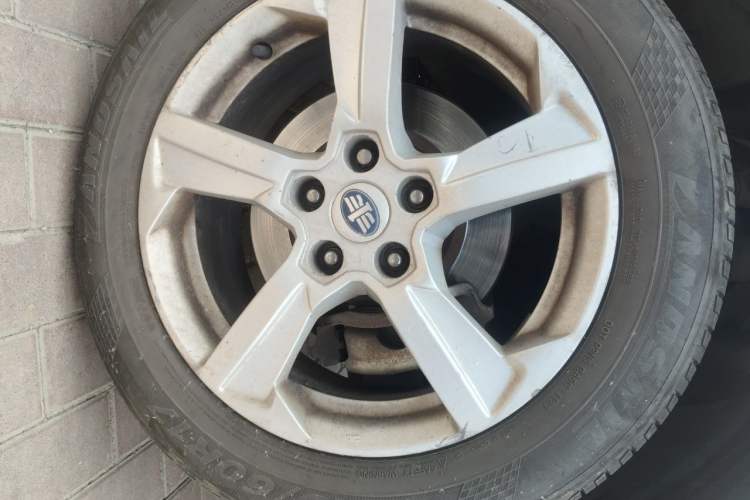 Used Bestune X80 2013 2.0L automatic luxury version Right Front Wheel Hub