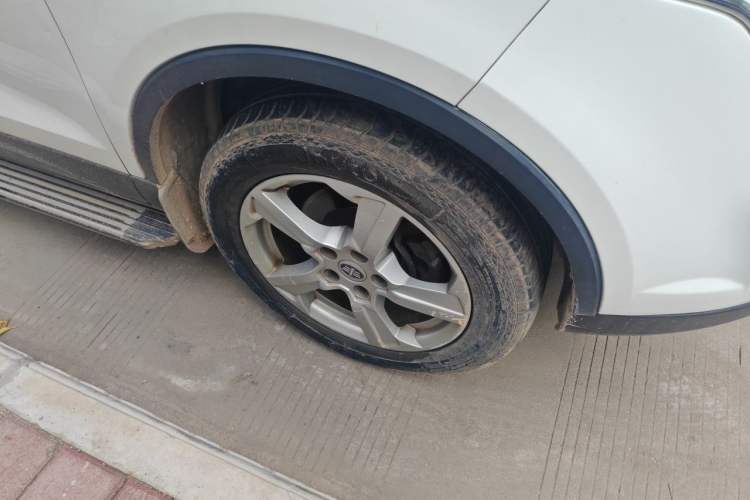 Used Bestune X80 2013 2.0L automatic luxury version Right Front Wheel Hub