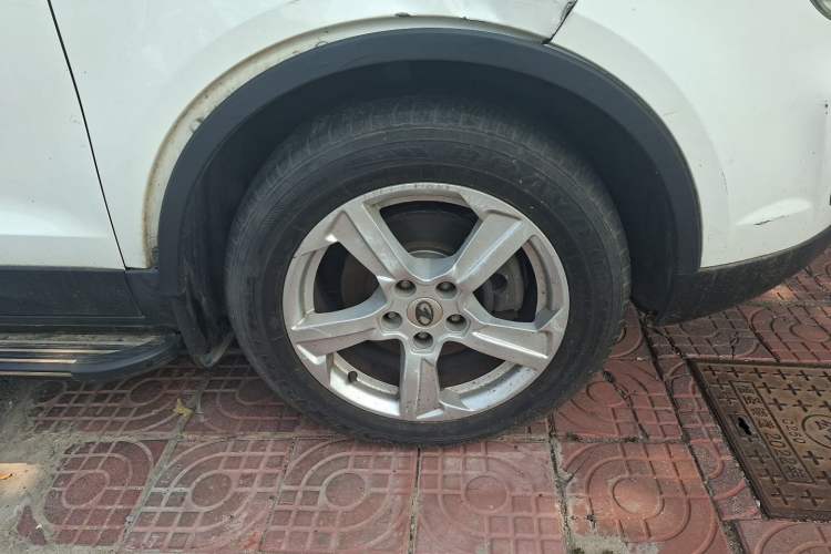Used Bestune X80 2013 2.0L automatic comfort version Right Front Wheel Hub