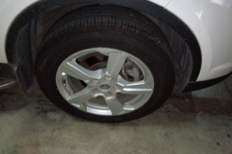 Used Bestune X80 2013 2.0L automatic luxury version Right Front Wheel Hub