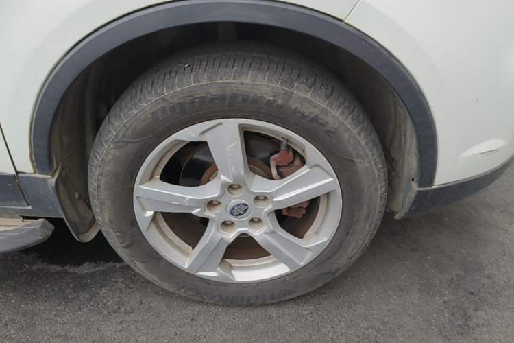 Used Bestune X80 2013 2.0L automatic comfort version Right Front Wheel Hub