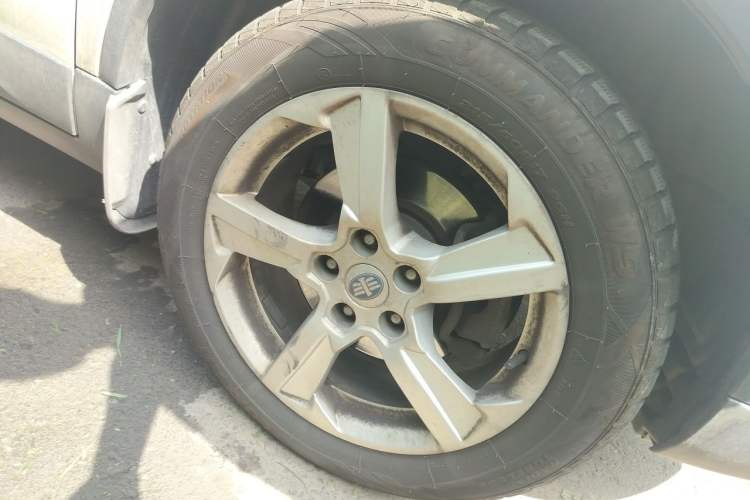Used Bestune X80 2013 2.0L automatic luxury version Right Front Wheel Hub