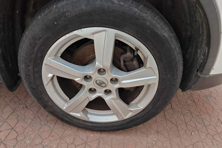 Used Bestune X80 2013 2.0L automatic luxury version Right Front Wheel Hub