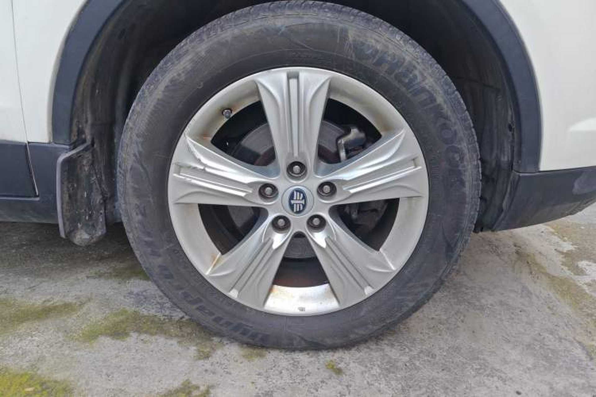 Used Bestune X80 2013 2.0L automatic luxury version Right Front Wheel Hub