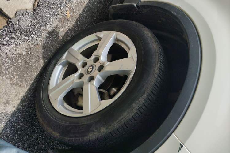 Used Bestune X80 2013 2.0L manual luxury version Right Front Wheel Hub