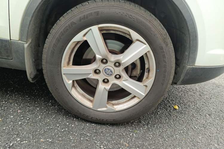 Used Bestune X80 2013 2.0L automatic luxury version Right Front Wheel Hub