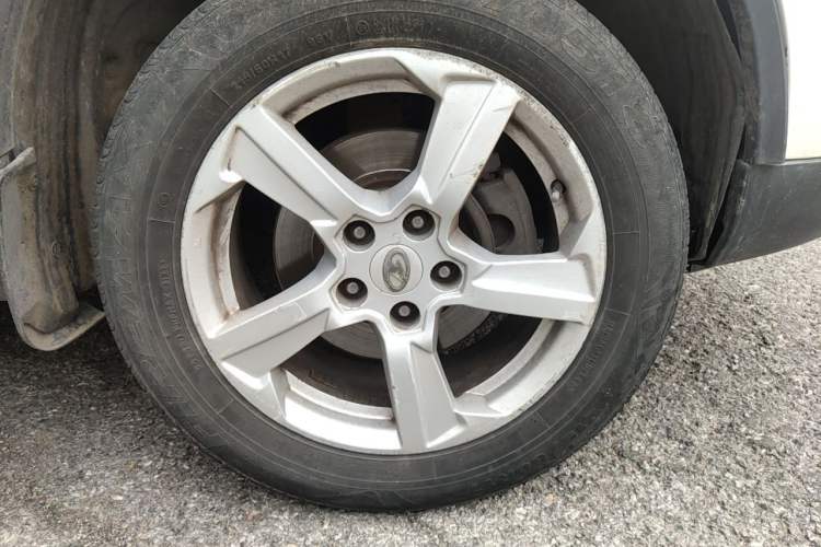 Used Bestune X80 2013 2.0L automatic luxury version Right Front Wheel Hub
