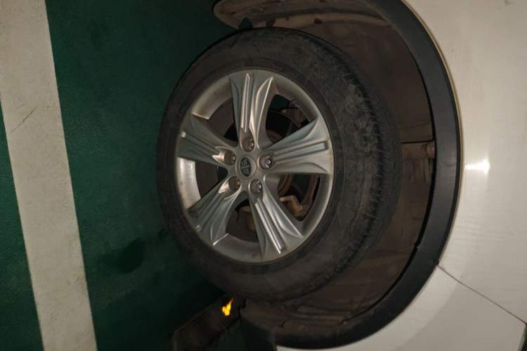 Used Bestune X80 2013 2.0L automatic luxury version Right Front Wheel Hub