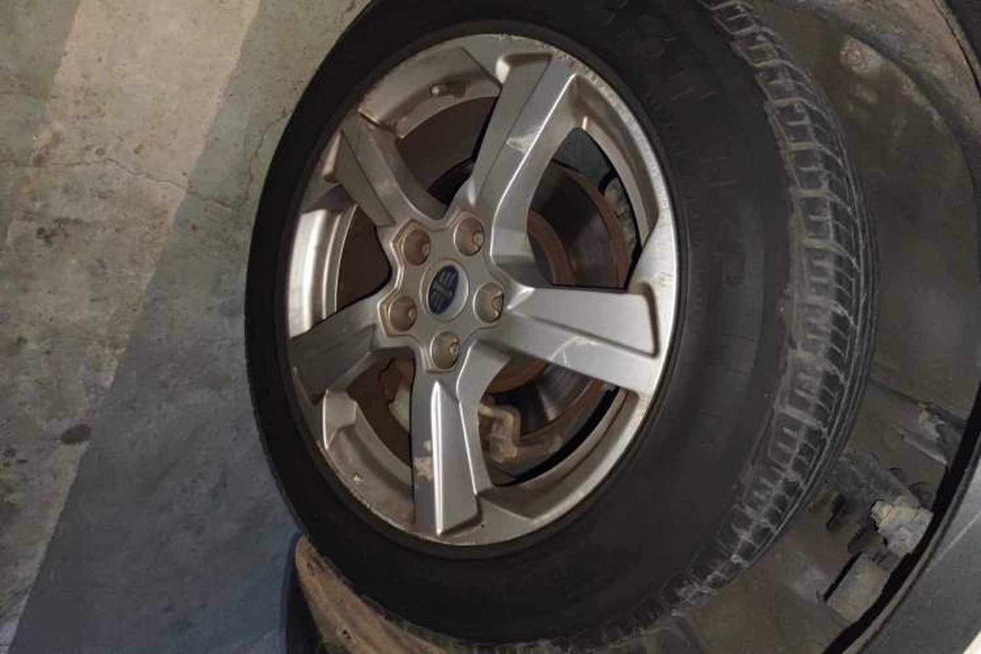 Used Bestune X80 2013 2.0L automatic luxury version Right Front Wheel Hub