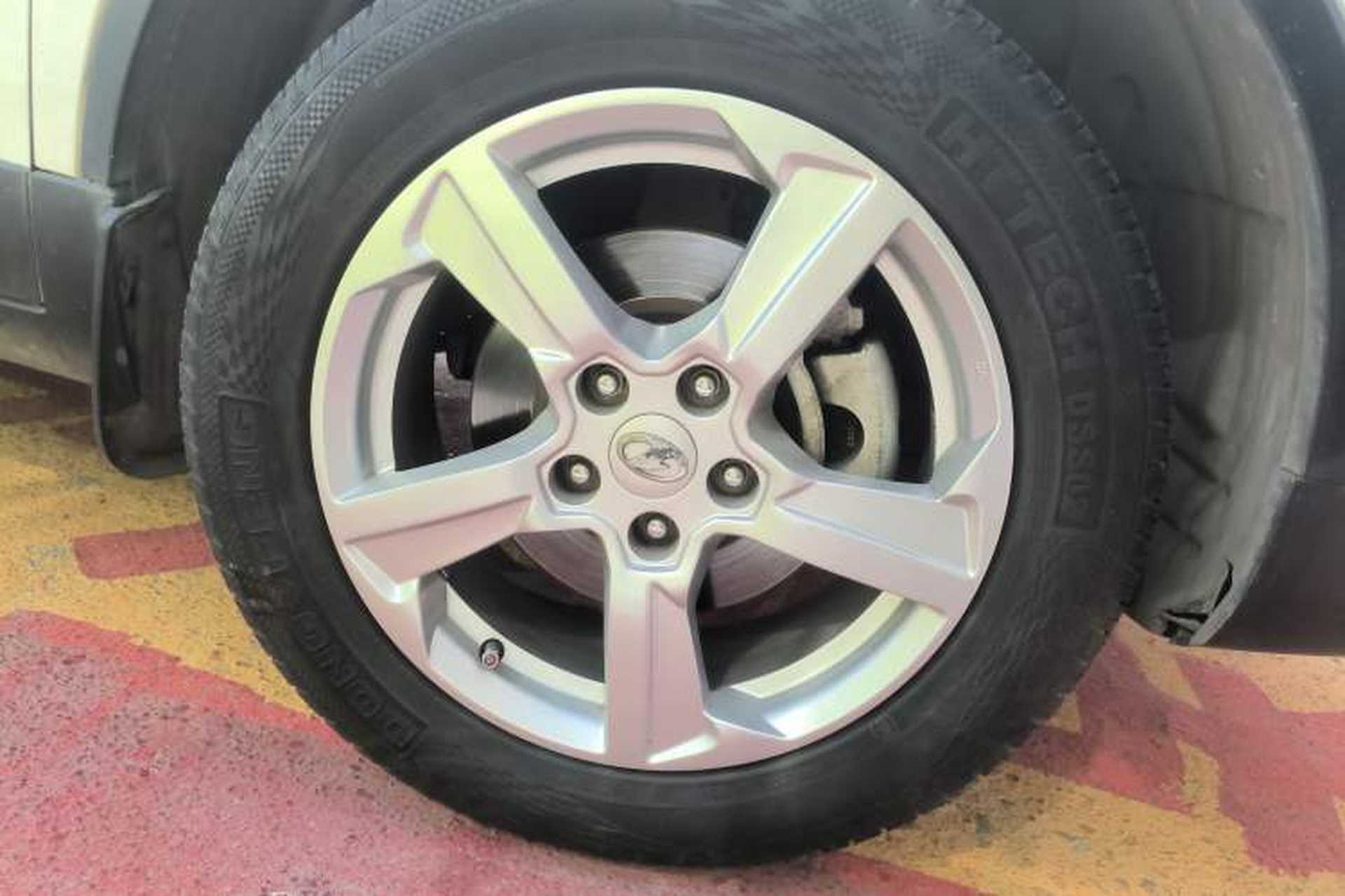 Used Bestune X80 2013 2.0L automatic luxury version Right Front Wheel Hub