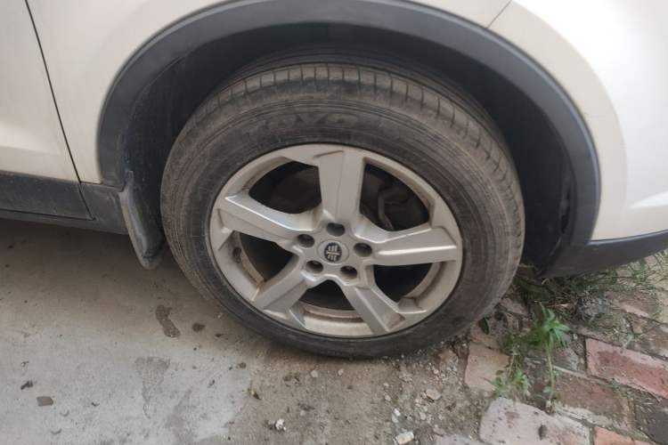 Used Bestune X80 2013 2.0L manual luxury version Right Front Wheel Hub