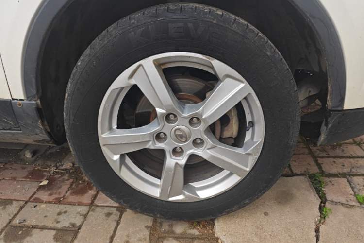 Used Bestune X80 2013 2.0L manual luxury version Right Front Wheel Hub