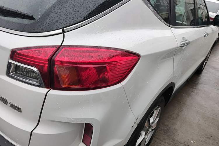 Used Bestune X80 2013 2.0L automatic comfort version Right Rear Taillight