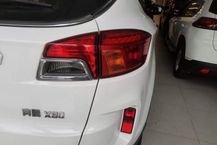 Used Bestune X80 2013 2.0L automatic luxury version Right Rear Taillight