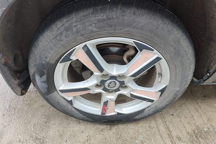 Used Bestune X80 2013 2.0L automatic comfort version Right Rear Wheel Hub