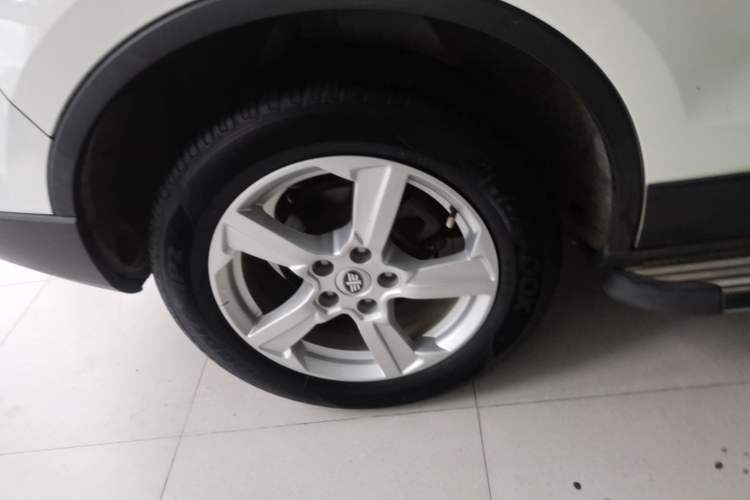 Used Bestune X80 2013 2.0L automatic luxury version Right Rear Wheel Hub