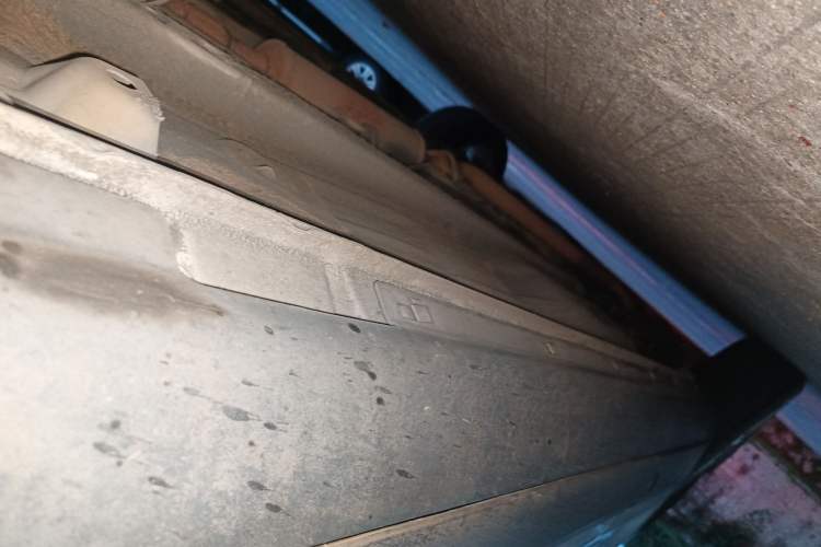 Used Bestune X80 2013 2.0L automatic luxury version Right Side Sill