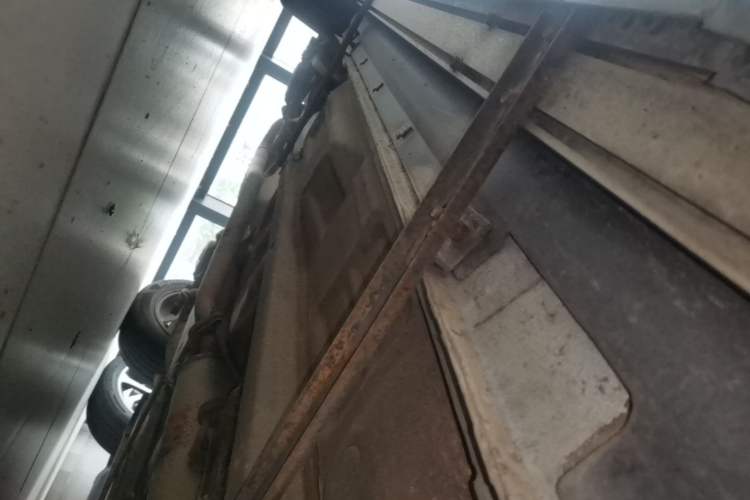 Used Bestune X80 2013 2.0L automatic luxury version Right Side Sill