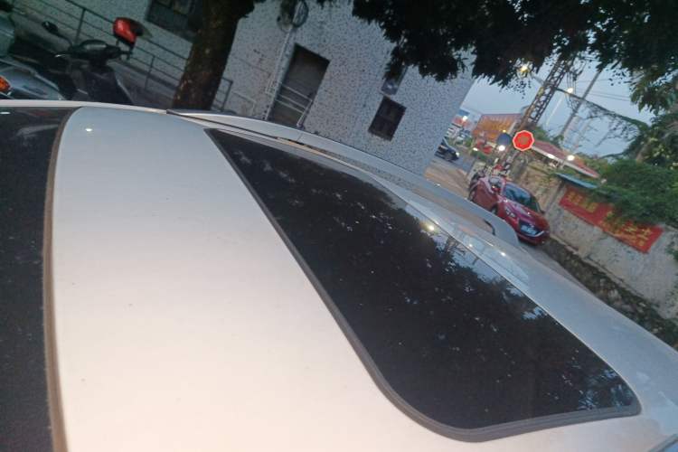 Used Bestune X80 2013 2.0L automatic luxury version Roof