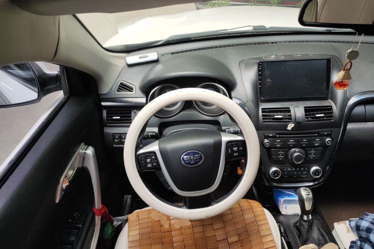 Used Bestune X80 2013 2.0L manual luxury version Steering Wheel