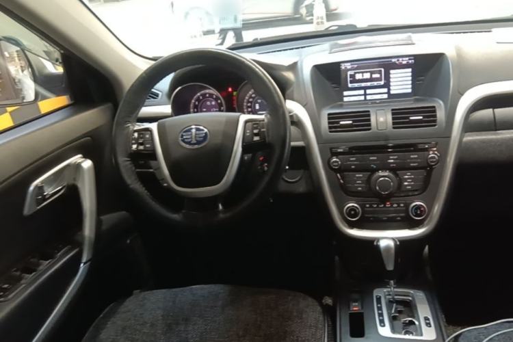 Used Bestune X80 2013 2.0L automatic comfort version Steering Wheel