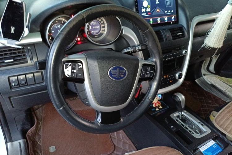 Used Bestune X80 2013 2.0L automatic luxury version Steering Wheel