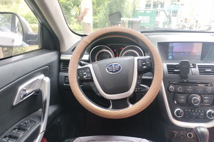 Used Bestune X80 2013 2.0L automatic luxury version Steering Wheel