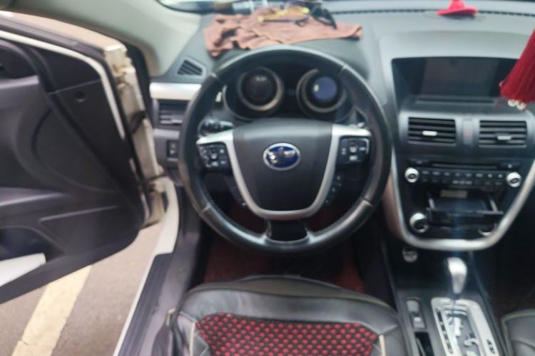 Used Bestune X80 2013 2.0L automatic comfort version Steering Wheel