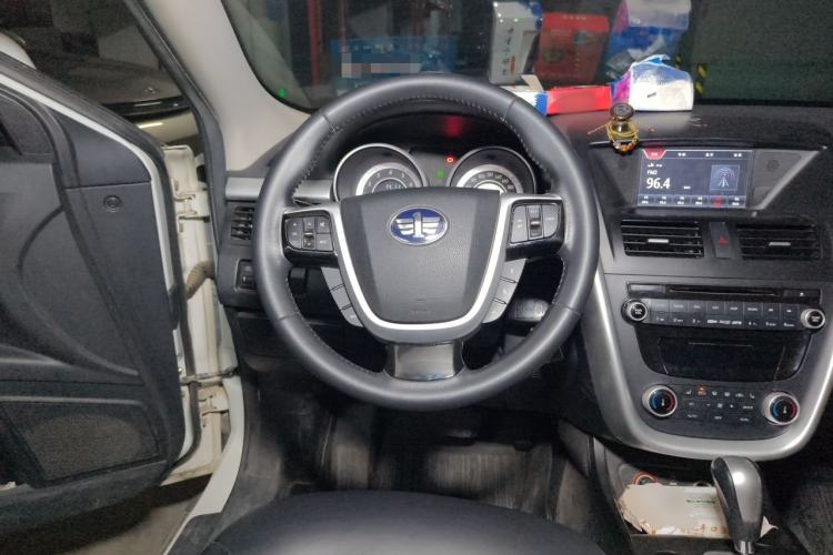 Used Bestune X80 2013 2.0L automatic luxury version Steering Wheel