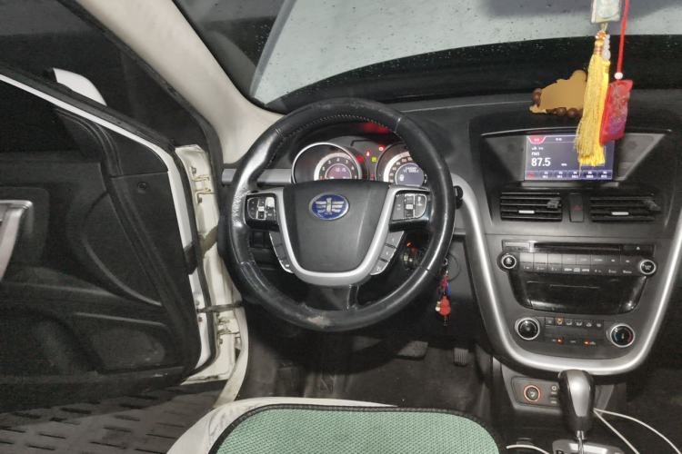 Used Bestune X80 2013 2.0L automatic comfort version Steering Wheel