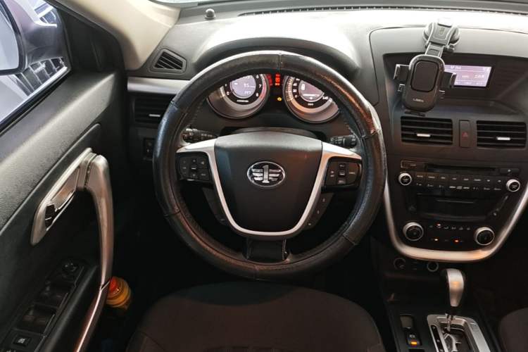Used Bestune X80 2013 2.0L automatic comfort version Steering Wheel