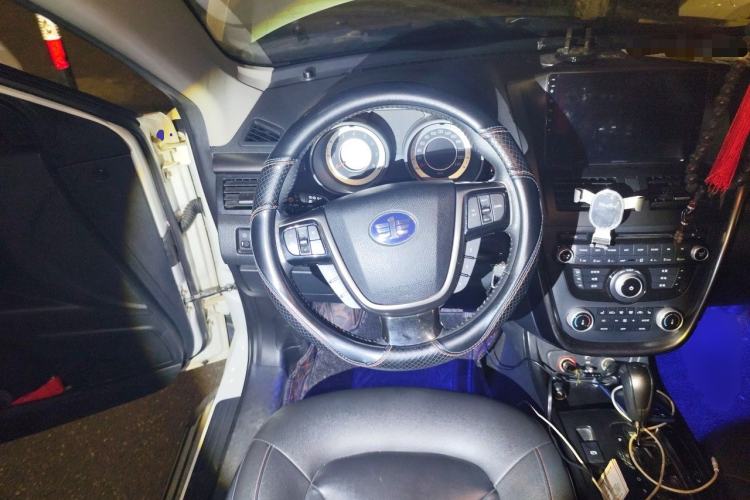 Used Bestune X80 2013 2.0L automatic luxury version Steering Wheel