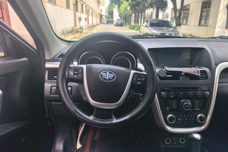 Used Bestune X80 2013 2.0L automatic luxury version Steering Wheel